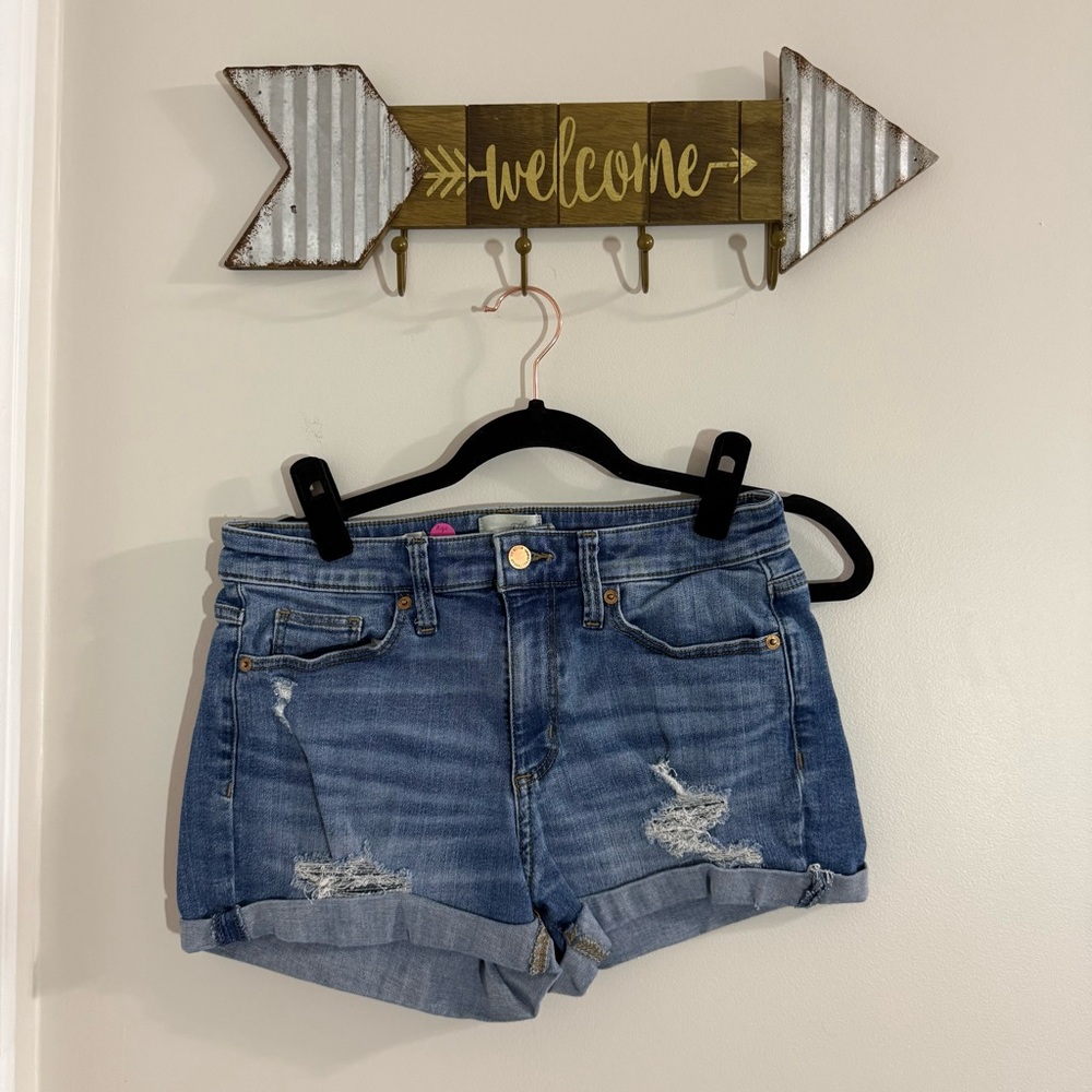 Universal Thread Blue Distressed Jean Shorts Size 6 with 2.5” inseam